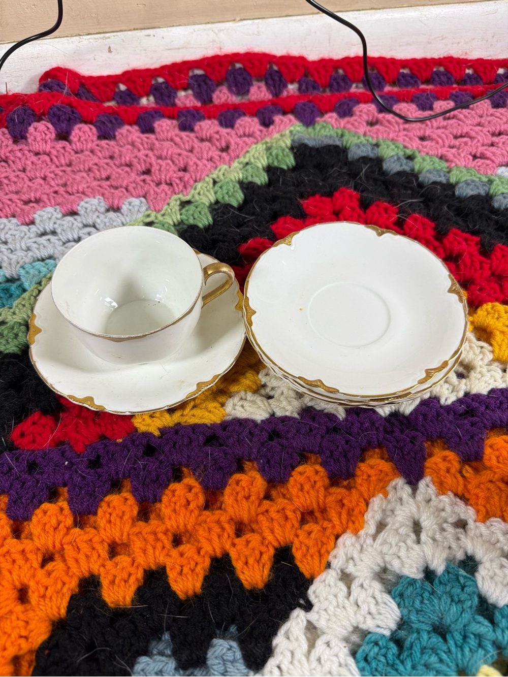 Johnson Bros England White Ceramic Gold Trim Teacup & Saucer Set - 5pcs